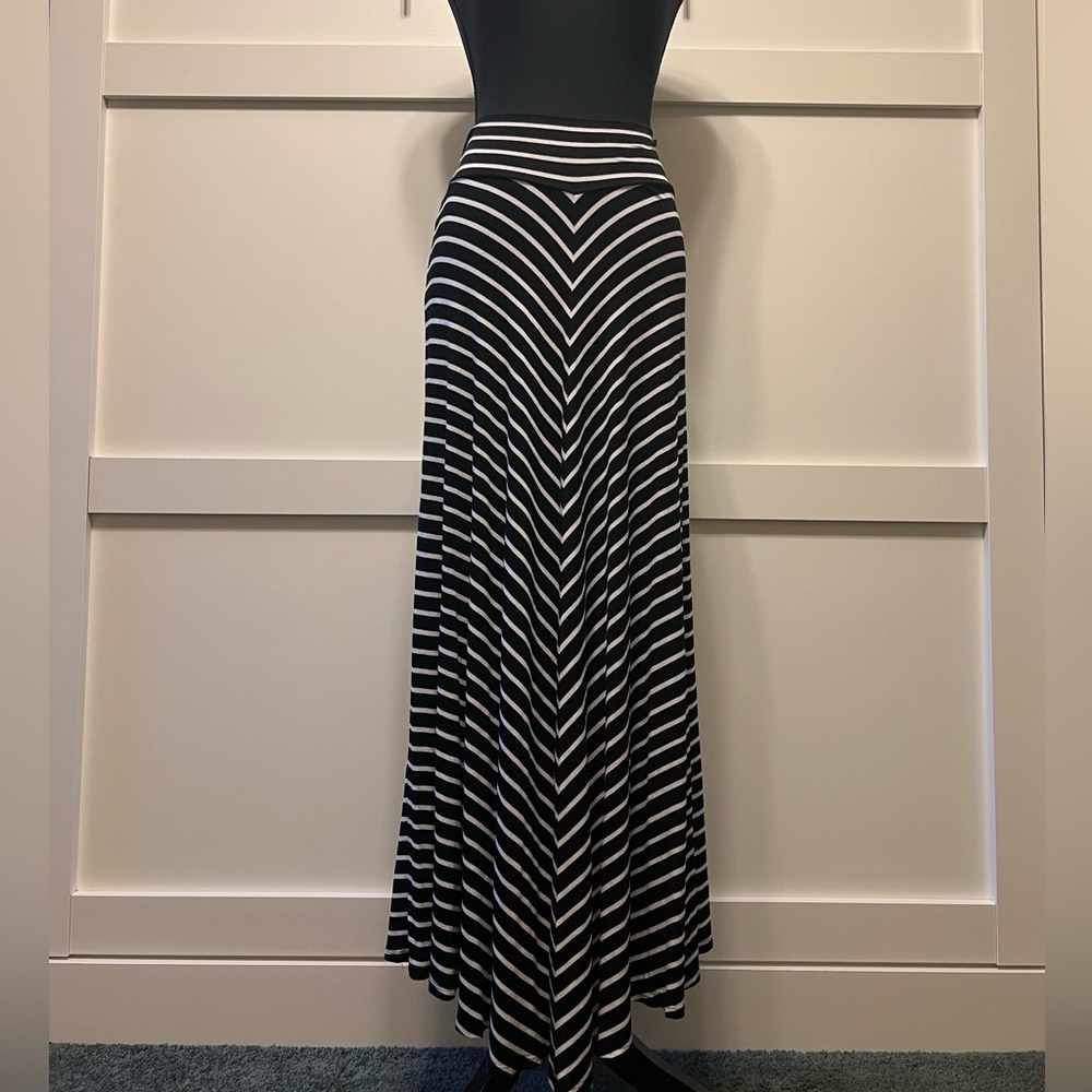 AB Studio Maxi Skirt Size M